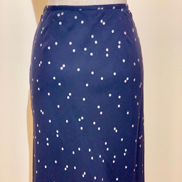 🎉HP‼️🎉 💥EUC💥 Extraordinary Ann Taylor Navy and Cream Silk Skirt - Size 8 - Picture 4 of 10